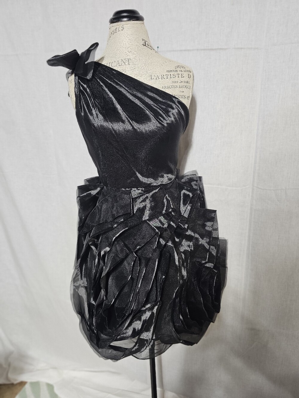 Vera Wang One-Shoulder Black Rosette Party Dress